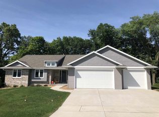 3323 Largo Ridge Dr, Green Bay, WI 54311