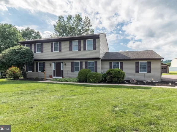 110 Old Airport Rd, Douglassville, PA 19518