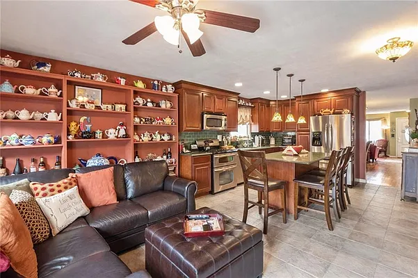 Sold by Ben Bay Realty of Marine Park  | media 5