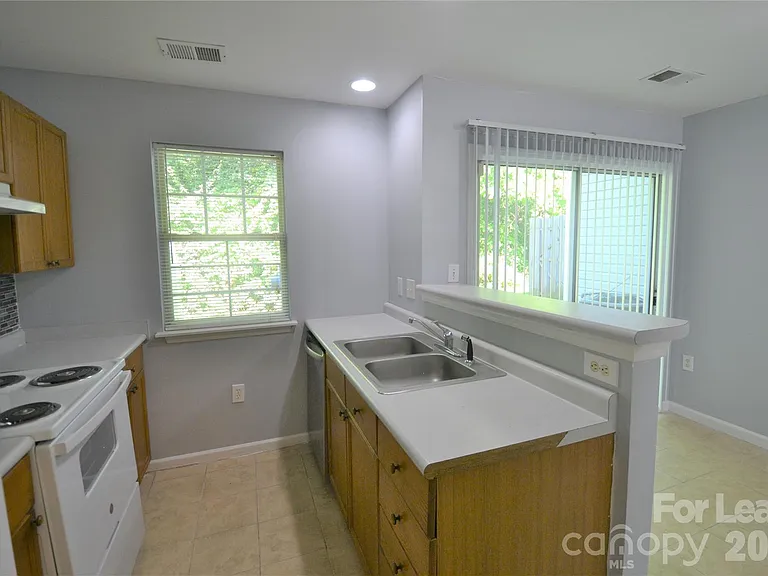 7539 Petrea Ln — Photo 9