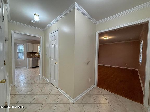 4th image of 119 Longwood Dr