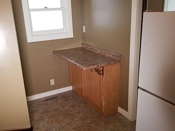 2nd image of 685 Strong Ave #685