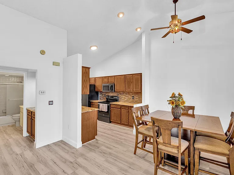 8099 Cassia Dr — Photo 15
