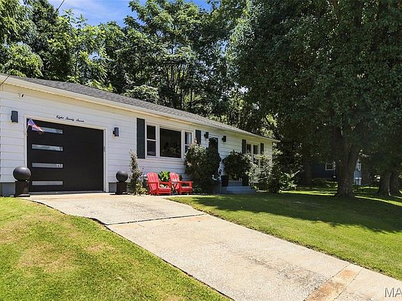 4th image of 827 Bee Tree Ln