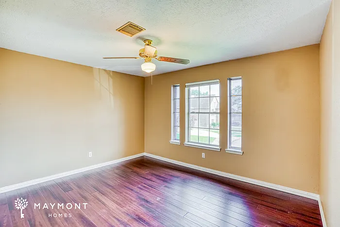 326 Dunford Ct — Photo 8