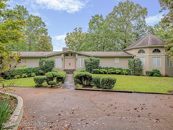 Image 4: Roadside View