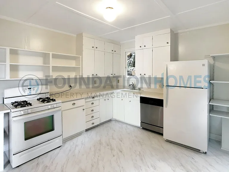 428 Napa St — Photo 6