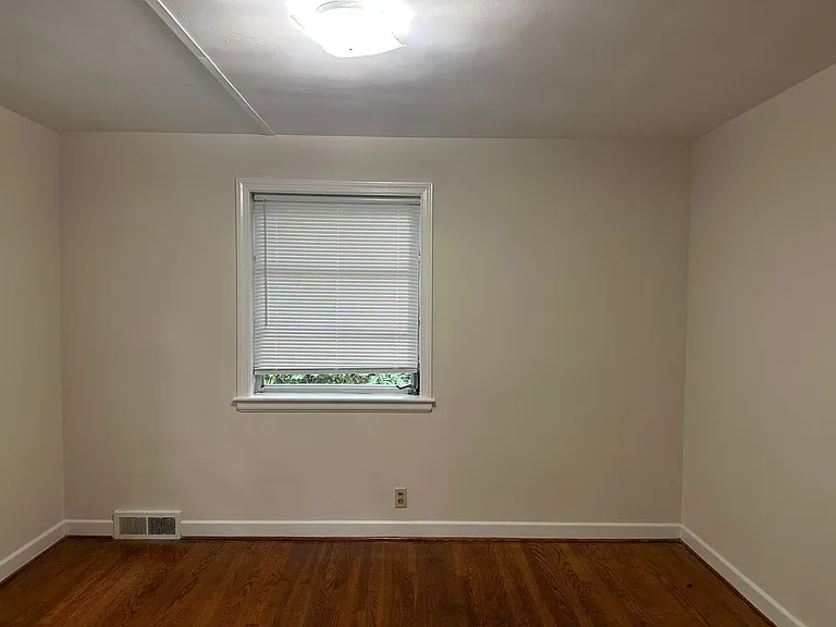1115 Woodburn Rd — Photo 9