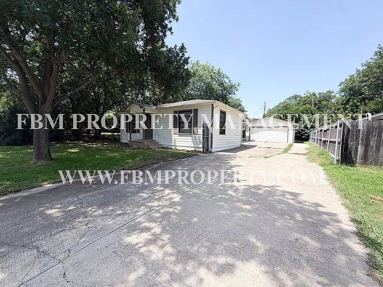 1005 S Carlton St — Photo 3