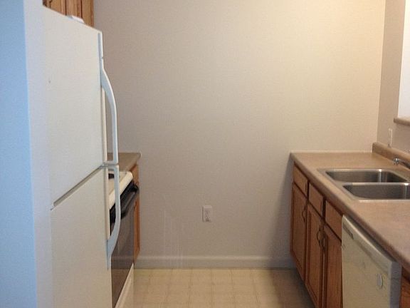 3rd image of 20 Joy Dr #9