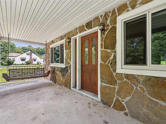 3rd image of 1722 Strangford Rd