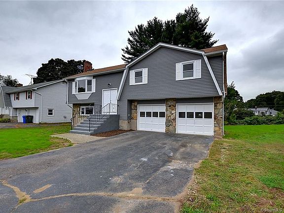 3rd image of 6 Carpenter Dr