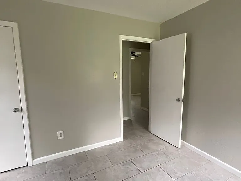 114 Powell Dr — Photo 13