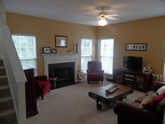 4th image of 102 Saddlemount Ln
