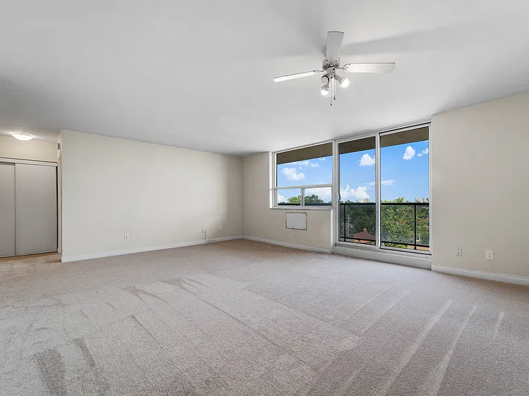 1541 Ouellette Ave — Photo 14