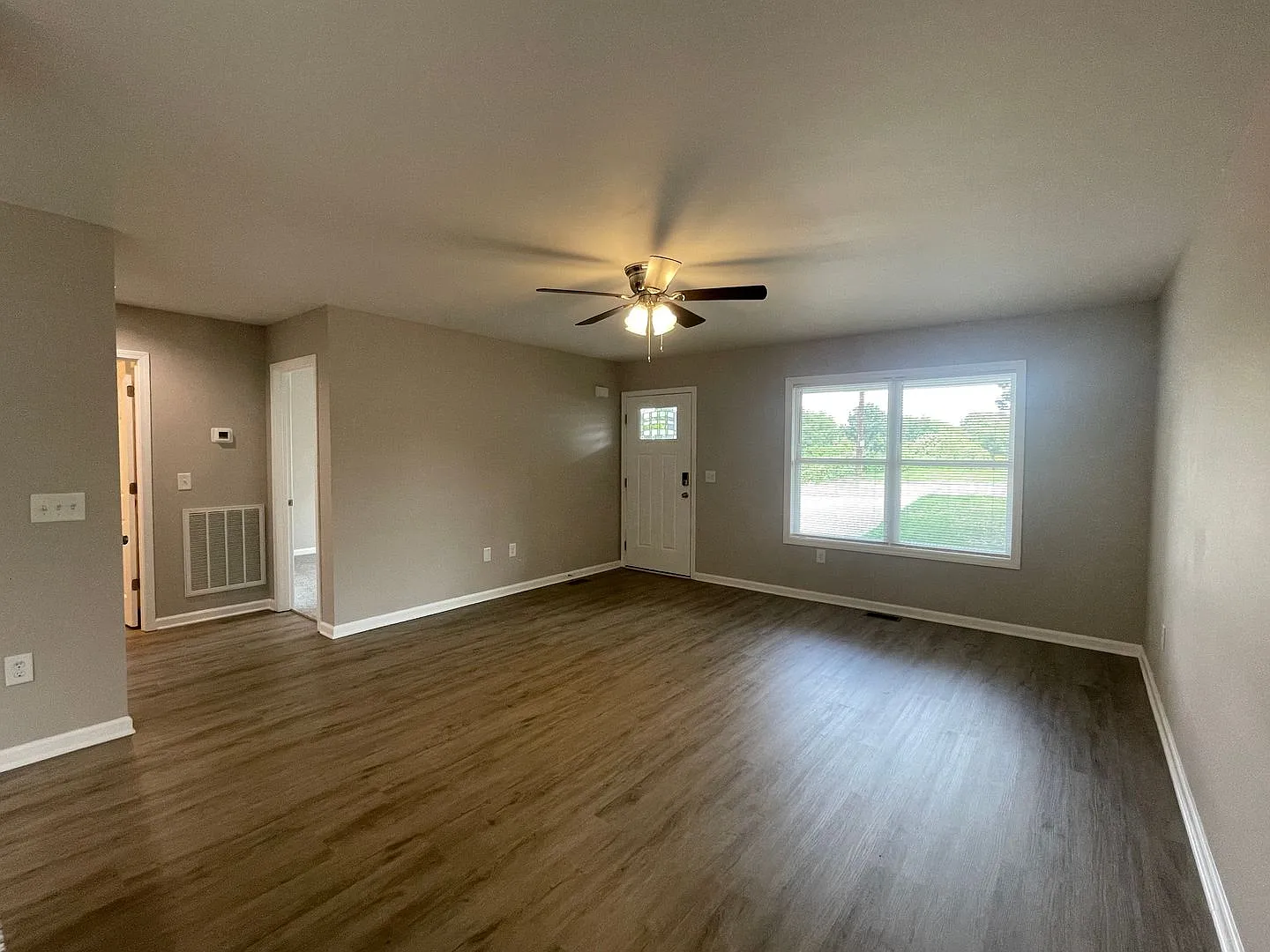 Modern 3BR Bungalow in Kannapolis — Photo 2