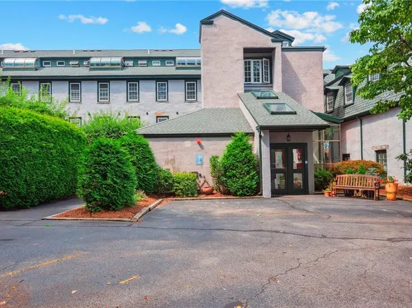 25 Water St APT 101, East Greenwich, RI 02818