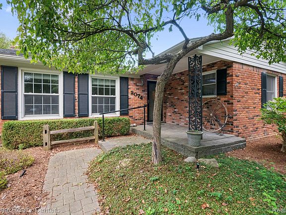 3rd image of 2074 Pear Tree Ln