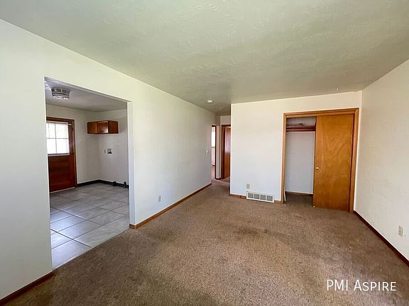 2nd image of 121 Valentine Ln