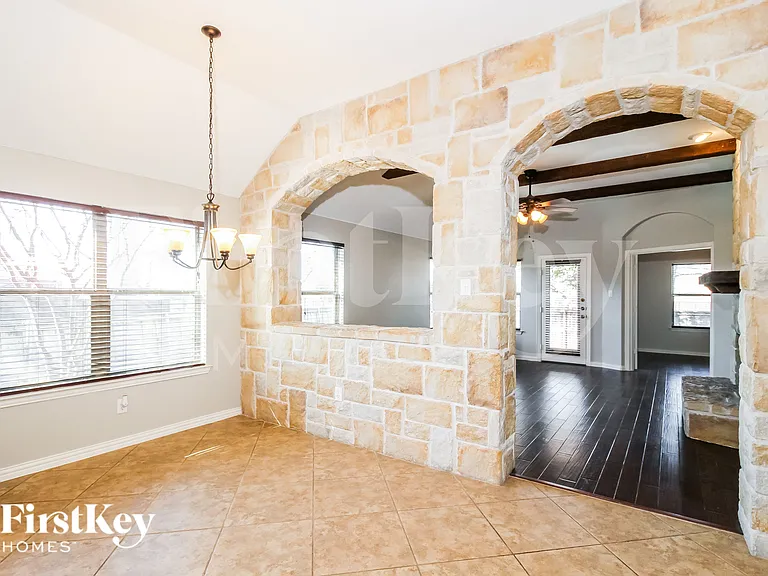 206 Lavaca Dr — Photo 10