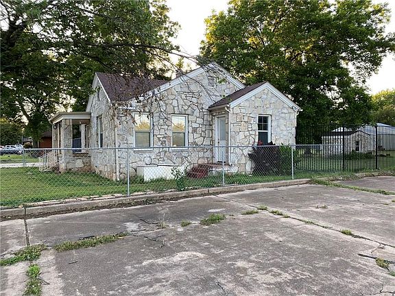 3rd image of 521 SW 52nd St