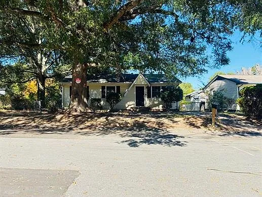 1210 Cardinal — Photo 2