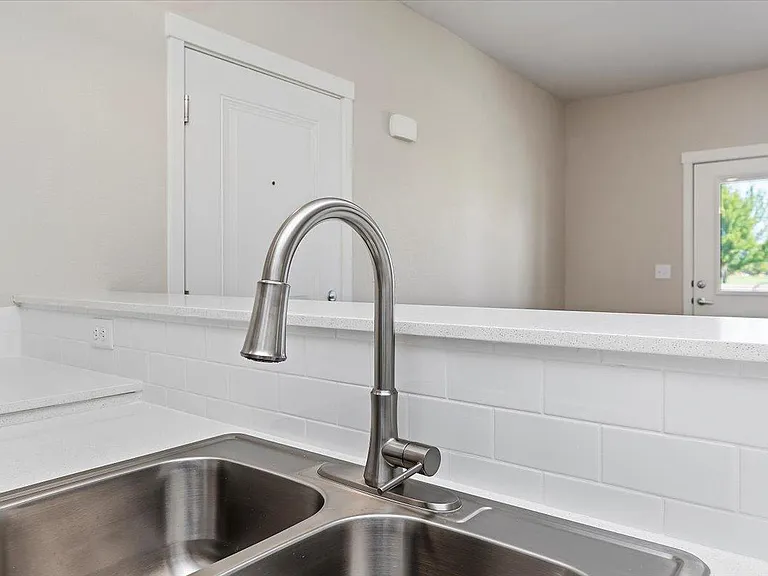 The Summit Apartments — Photo 39