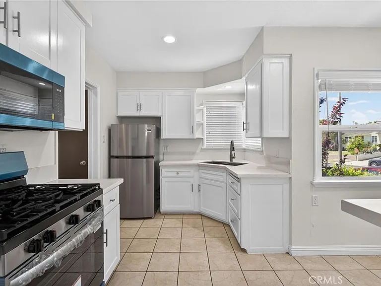 610 E Fairview Blvd — Photo 4