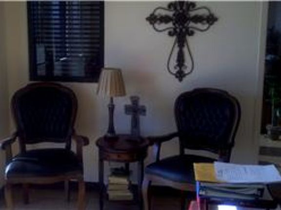 Office in 1400 SF with 2000 SF of warehouse area