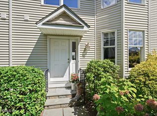 52 Almira Dr APT D, Greenwich, CT