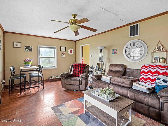 2nd image of 200 Bonnie Ln