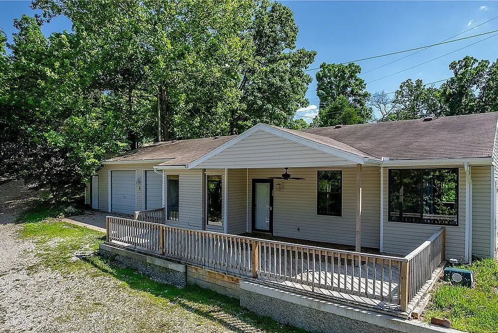 3 bed, $2,000 — Photo 1