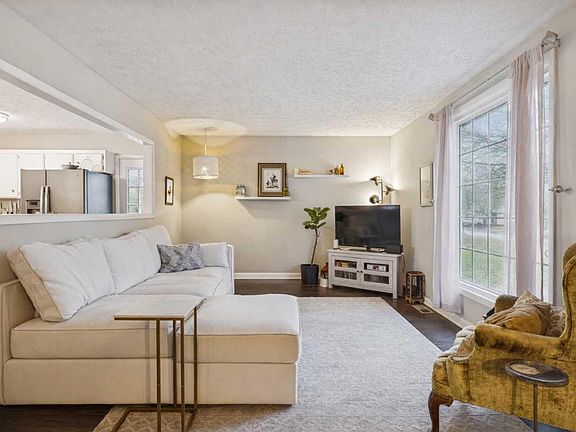 5th image of 405 Red Cedar Ct
