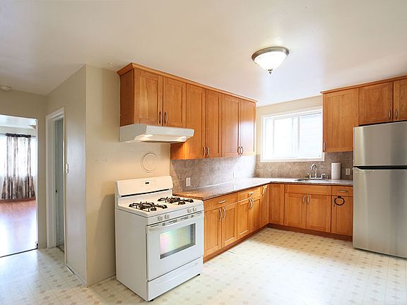 4th image of 948 S Van Ness Ave APT 3