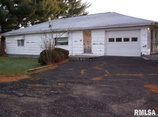 1136 E Cortland St, Avon, IL 61415