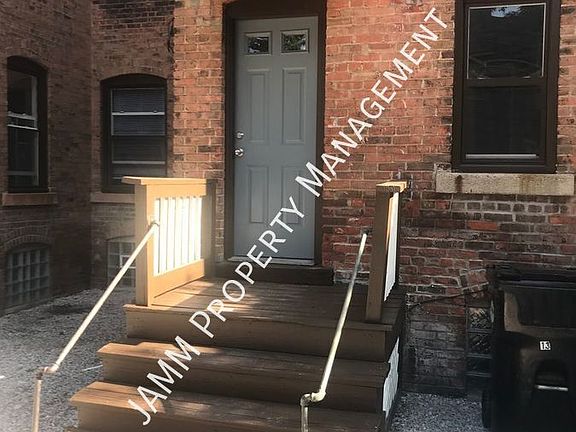 3rd image of 7815 Franklin Blvd