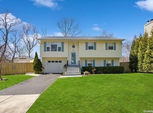 17 Gary Pl, Huntington, NY 11743