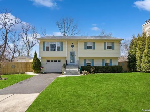 17 Gary Place, Huntington, NY 11743