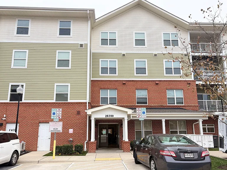 Woodfield Commons — Photo 15