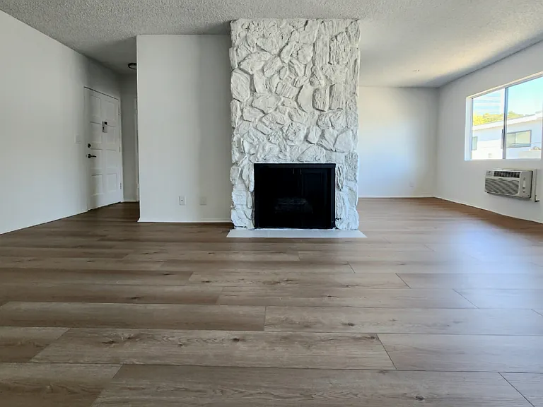 1310 Wellesley Ave — Photo 15