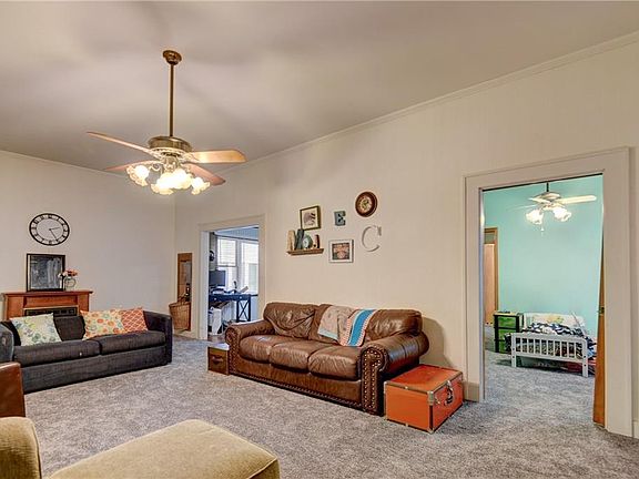 5th image of 306 W 9th St