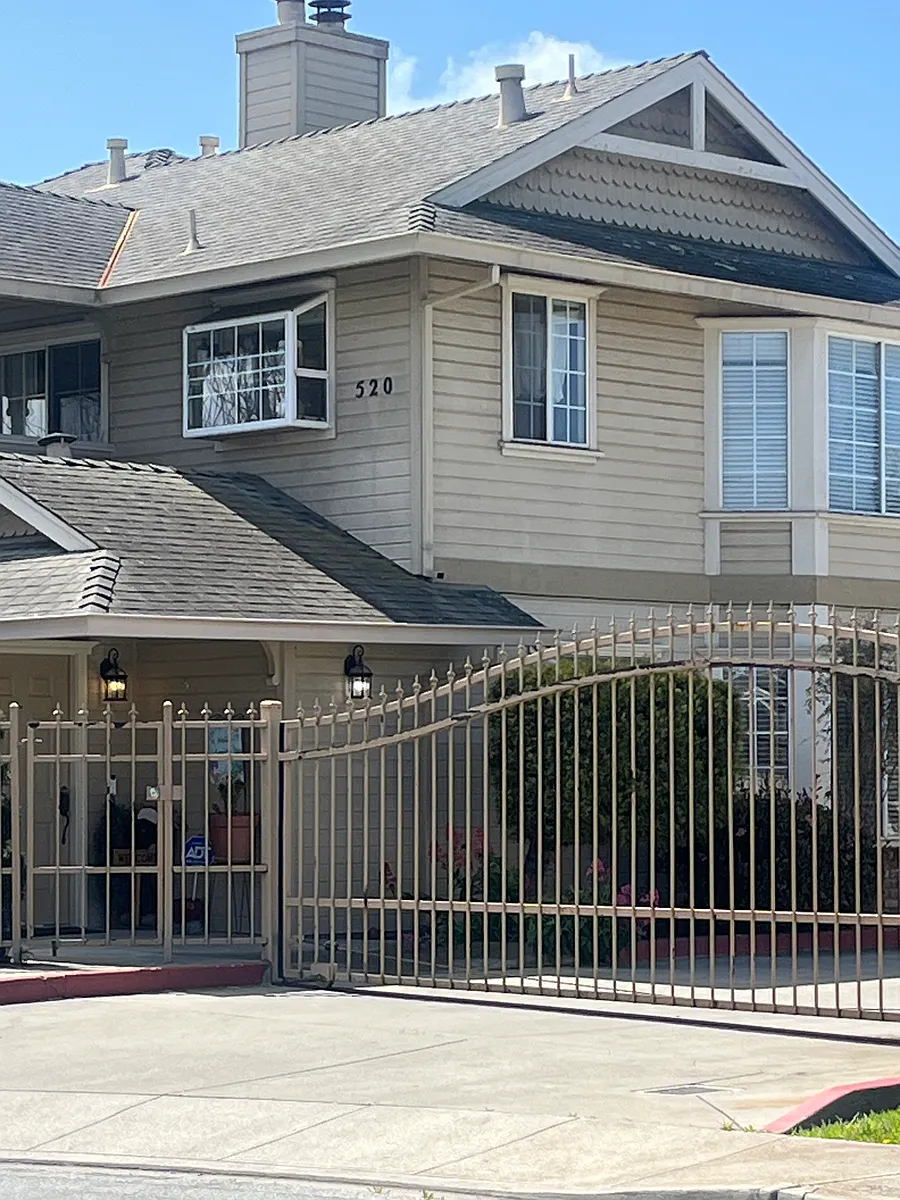 Building Photo - 520 Cayuga St #4