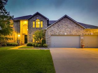 524 E Sandra Ln, Grand Prairie, TX 75052