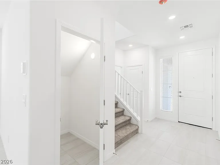 5749 Tioga Way — Photo 5