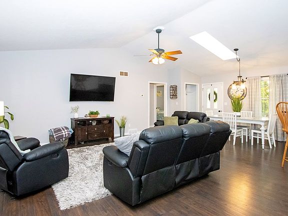 4th image of 5073 Burgundy Ct