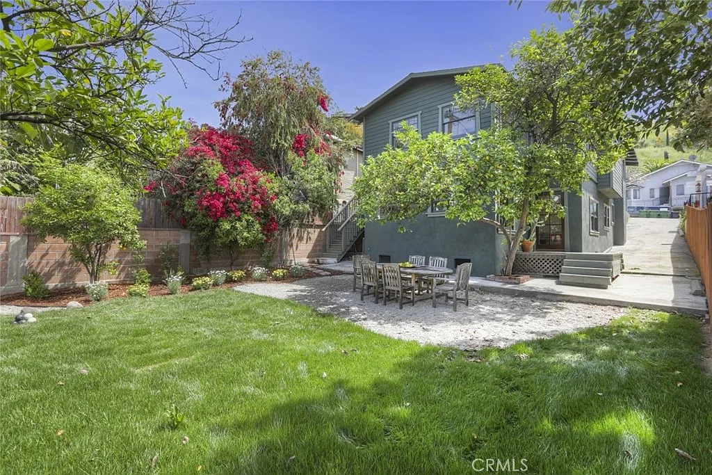 3 bed, 1330 sqft, $5,500 — Photo 1
