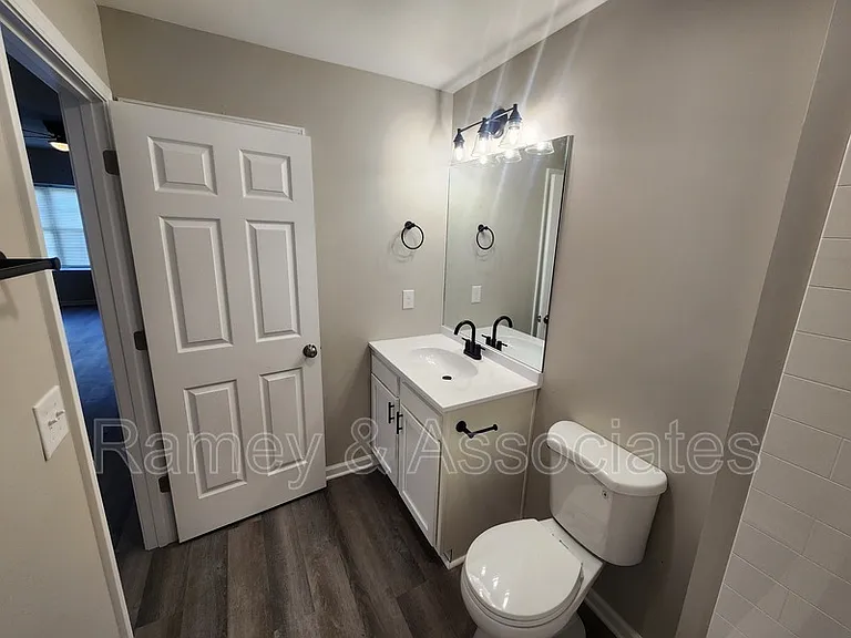 515 S 20th St — Photo 13