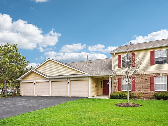 3rd image of 402 Woodview Cir APT D