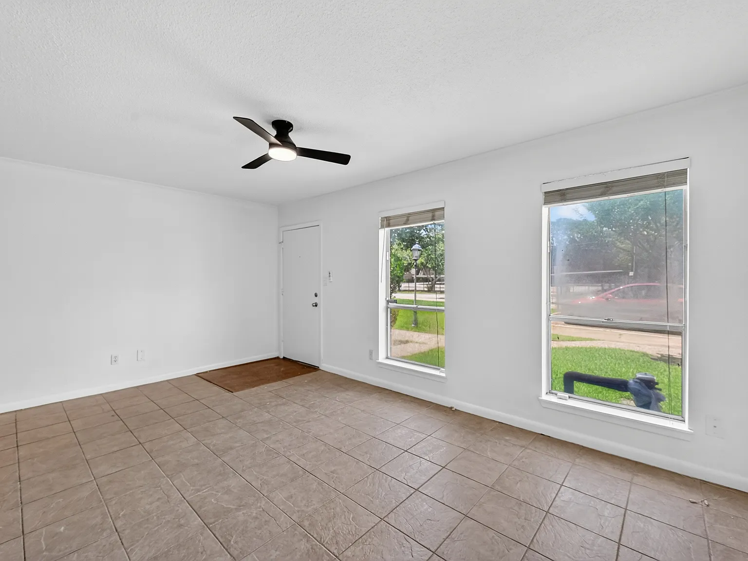 2 bed, 1.5 bath, 1224 sqft, $1,600 — Photo 3