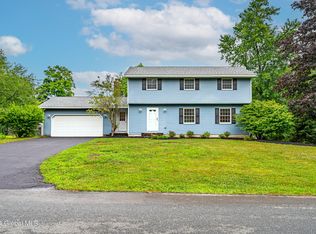 137 Acorn Dr, Glenville, NY 12302